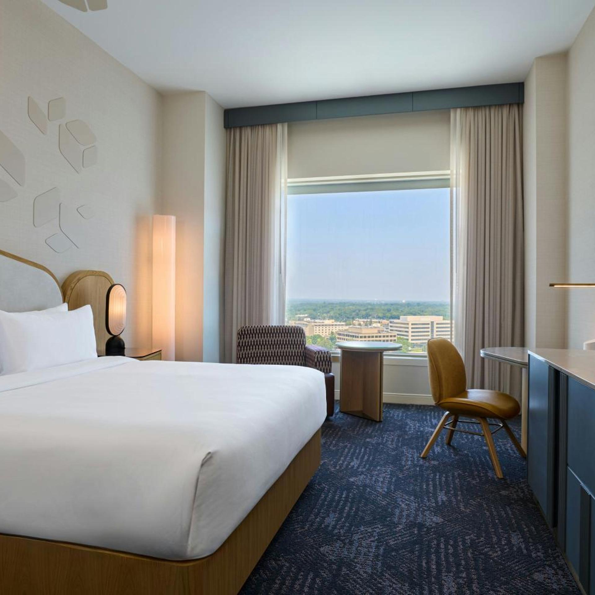 Room, King Bed, Club Floor, High Floor