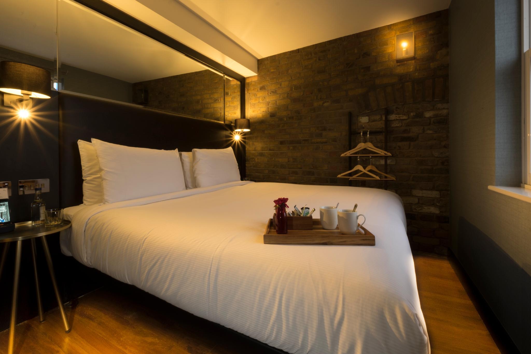DELUXE, DOUBLE BED