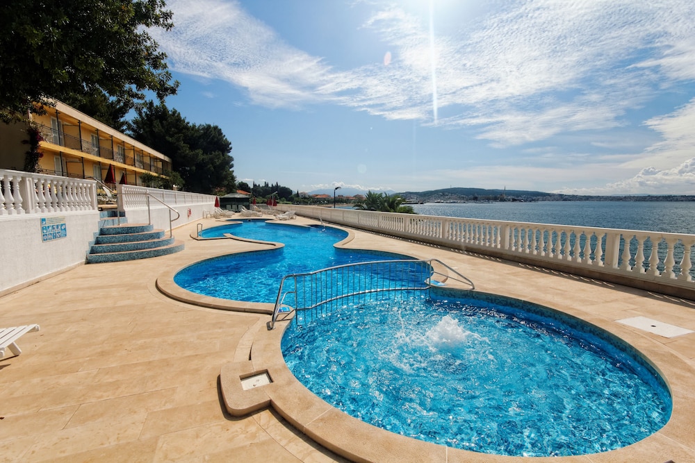 All Inclusive Hotel Val 47/50