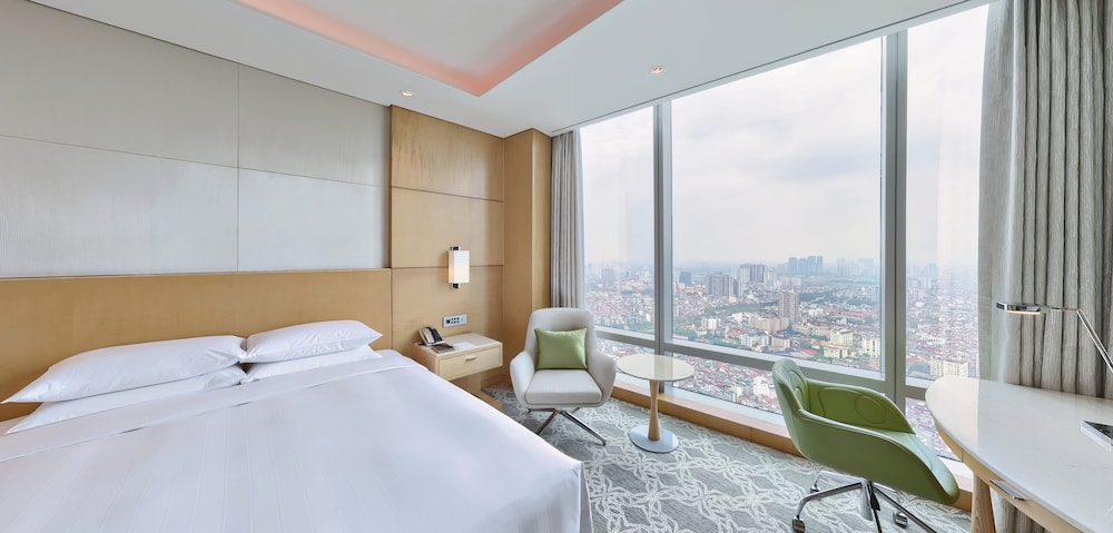DELUXE, KING BED
