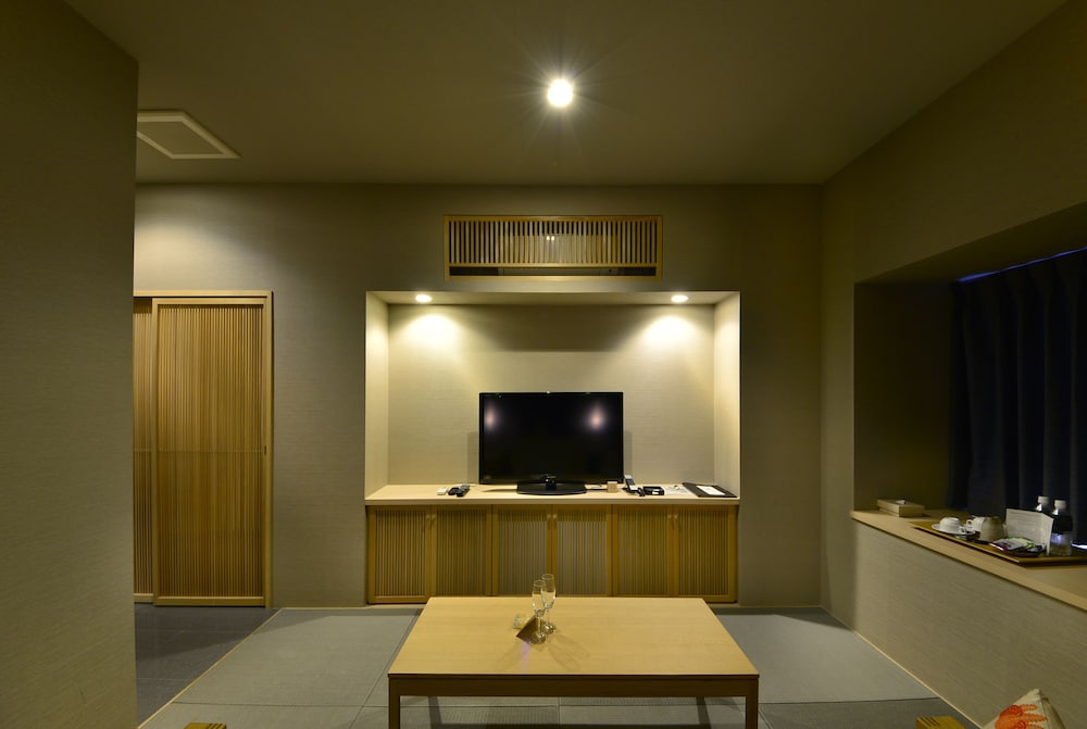 Roppongi Hotel S 39/75