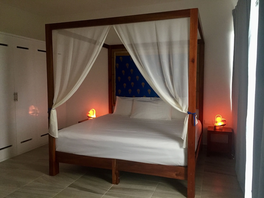 1 Bedroom, Honeymoon, Suite, King Bed, Ocean View, Sofa, Balcony, Ocean Zen Suites 6/10