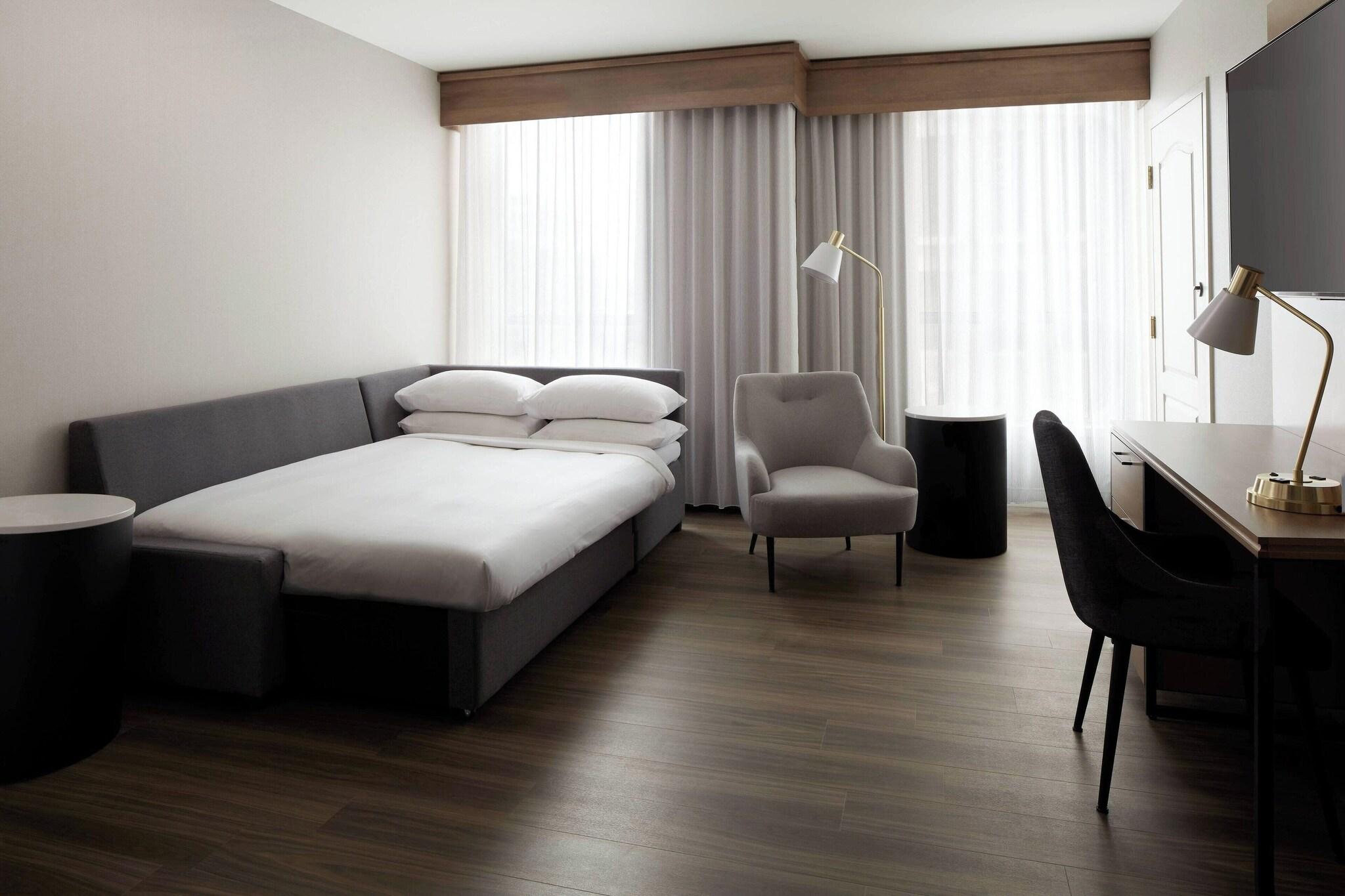 Suite, Queen Bed