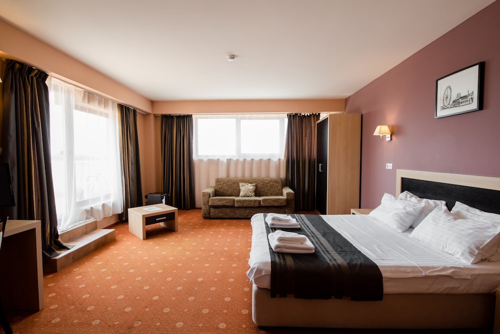 Oxford Inns Suites 15/45