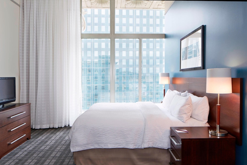 Residence Inn Milwaukee Downtown by Marriott 27/54