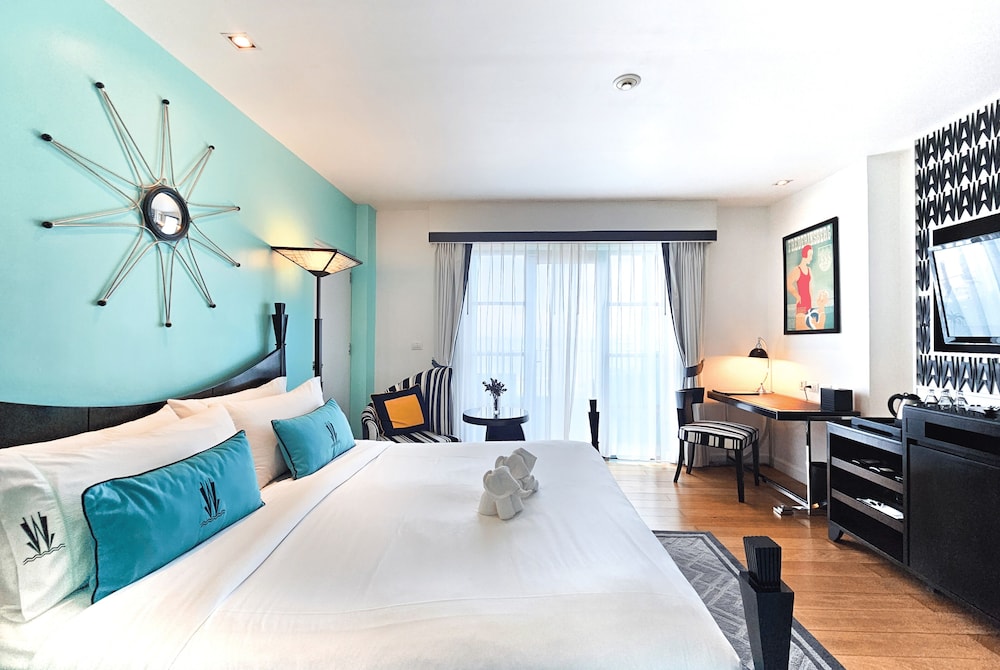 Wave Hotel 13/50