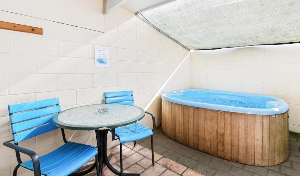 Kowhai And Colonial Motel 25/49