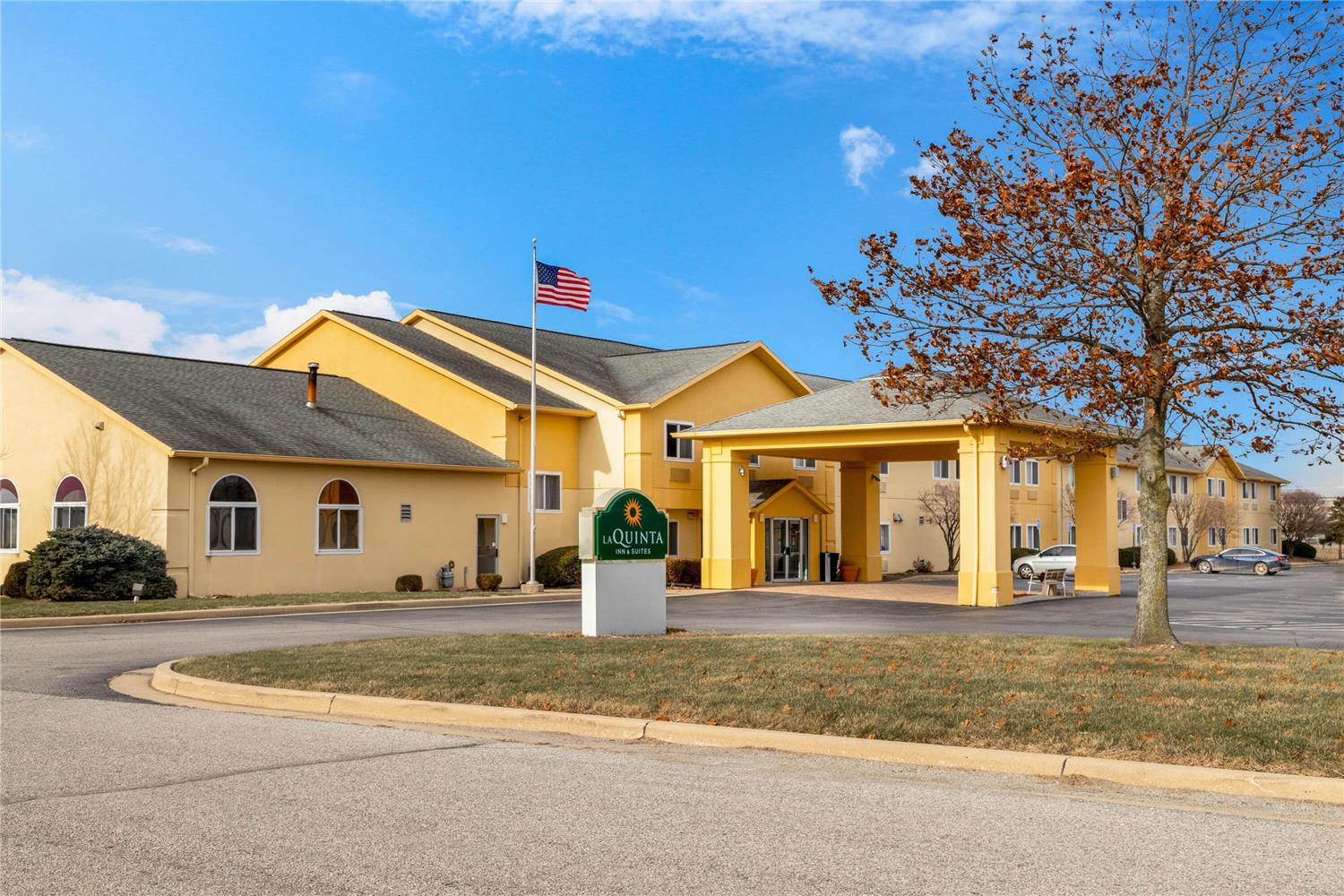 AmericInn by Wyndham Frankfort IN 2/38