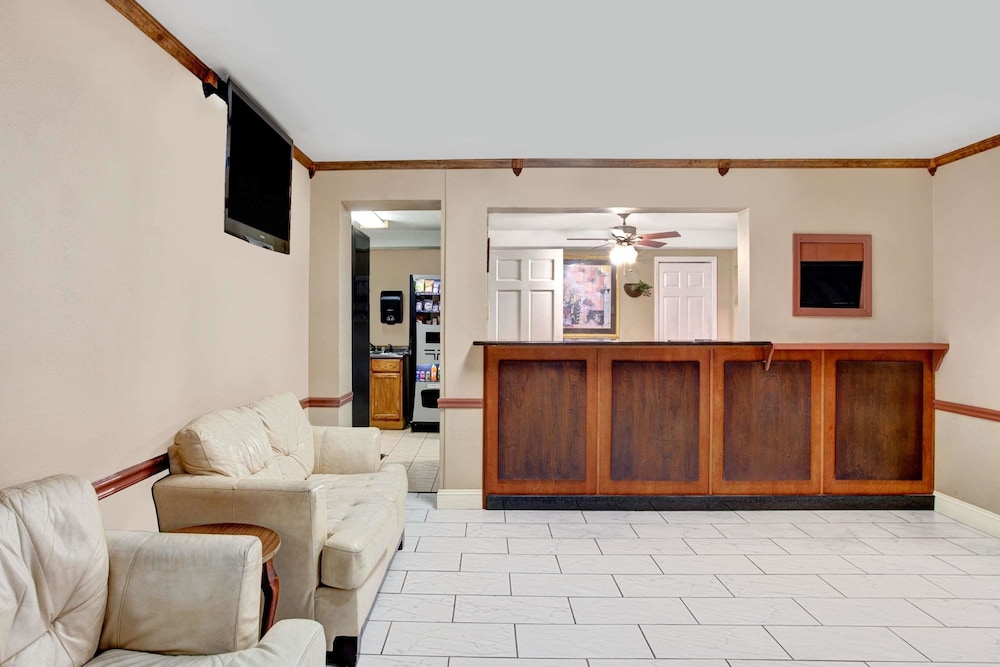 Super 8 by Wyndham West Memphis 4/13