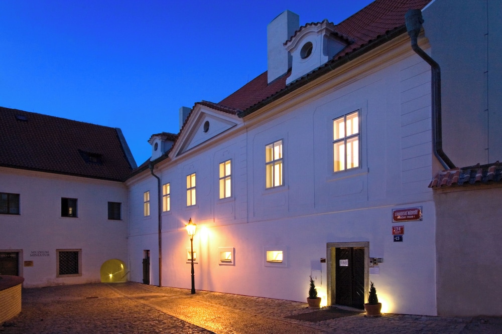 Monastery Hotel 10/89