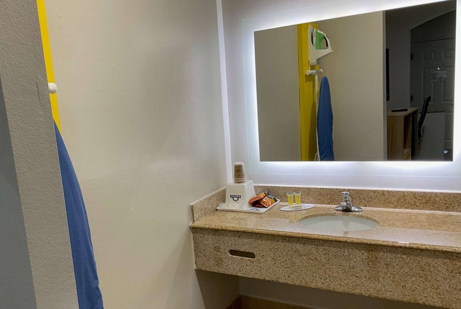 Days Inn By Wyndham Humble/Houston Intercontinental Airport 30/33