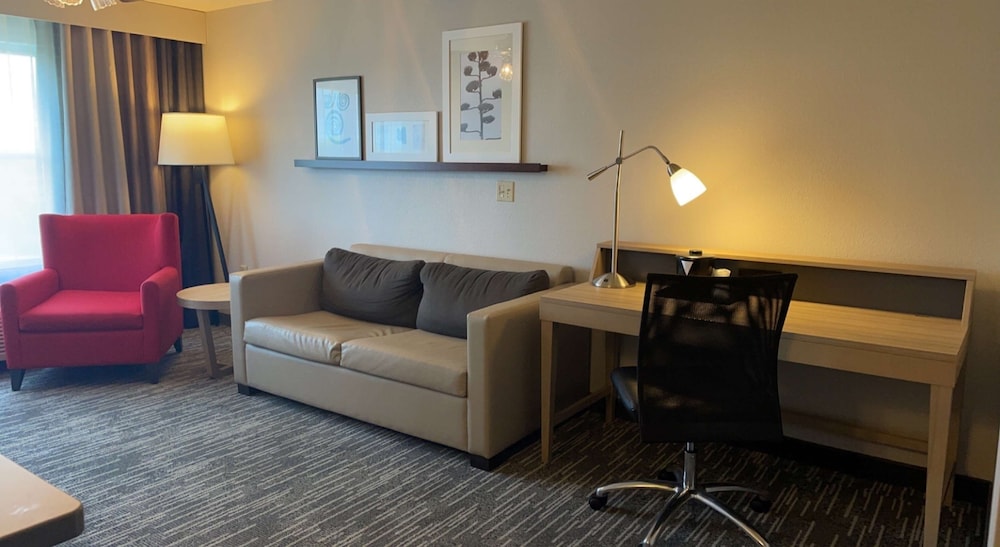 Country Inn & Suites by Radisson, Galena, IL 40/67