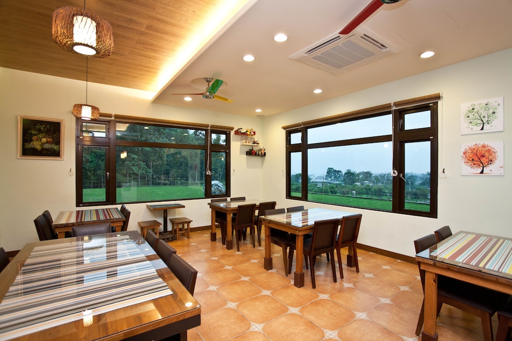 Li Wu Zuo Can B&amp;B 53/71
