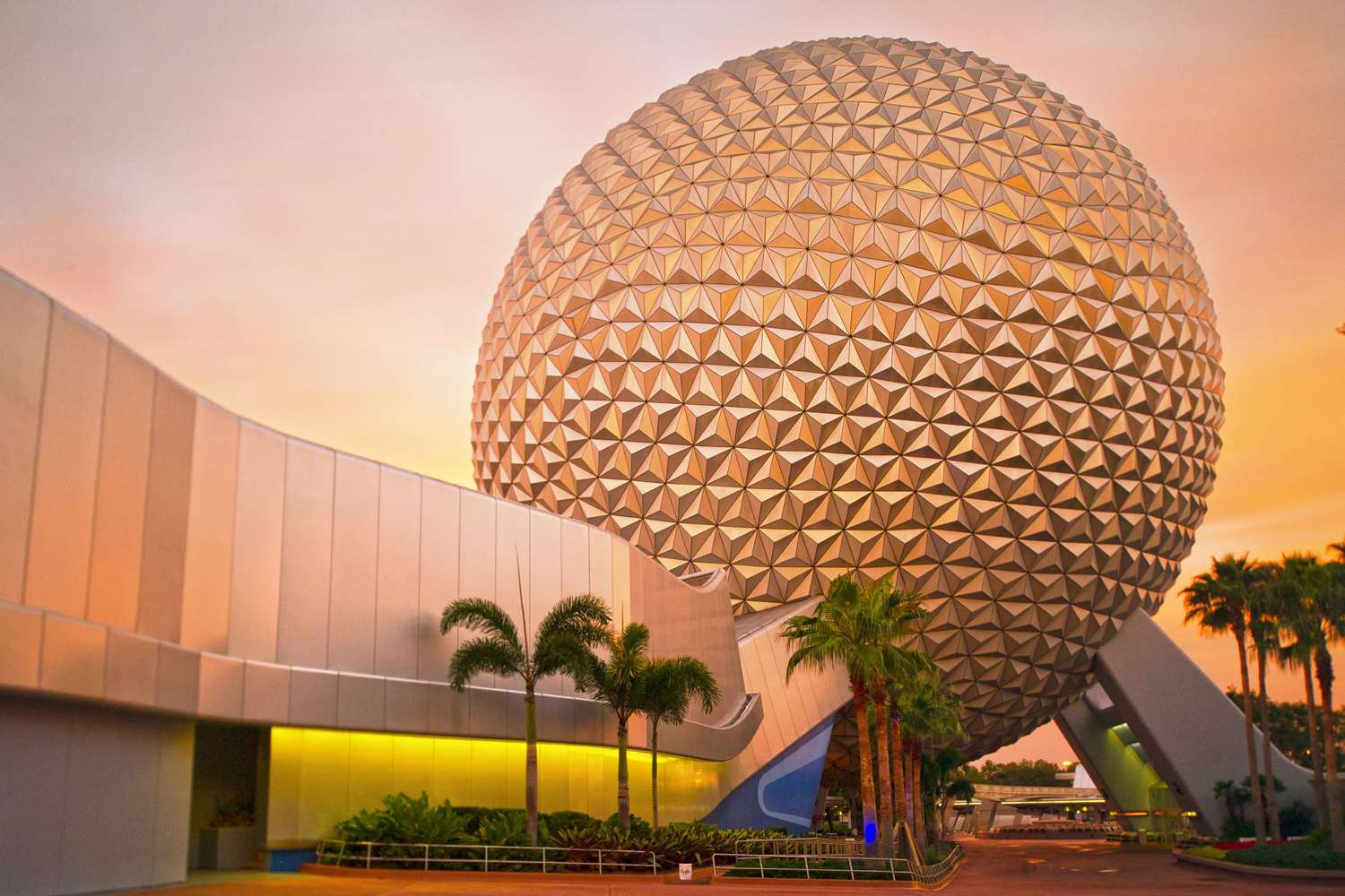 Wyndham Lake Buena Vista Disney Springs Resort Area 5/54