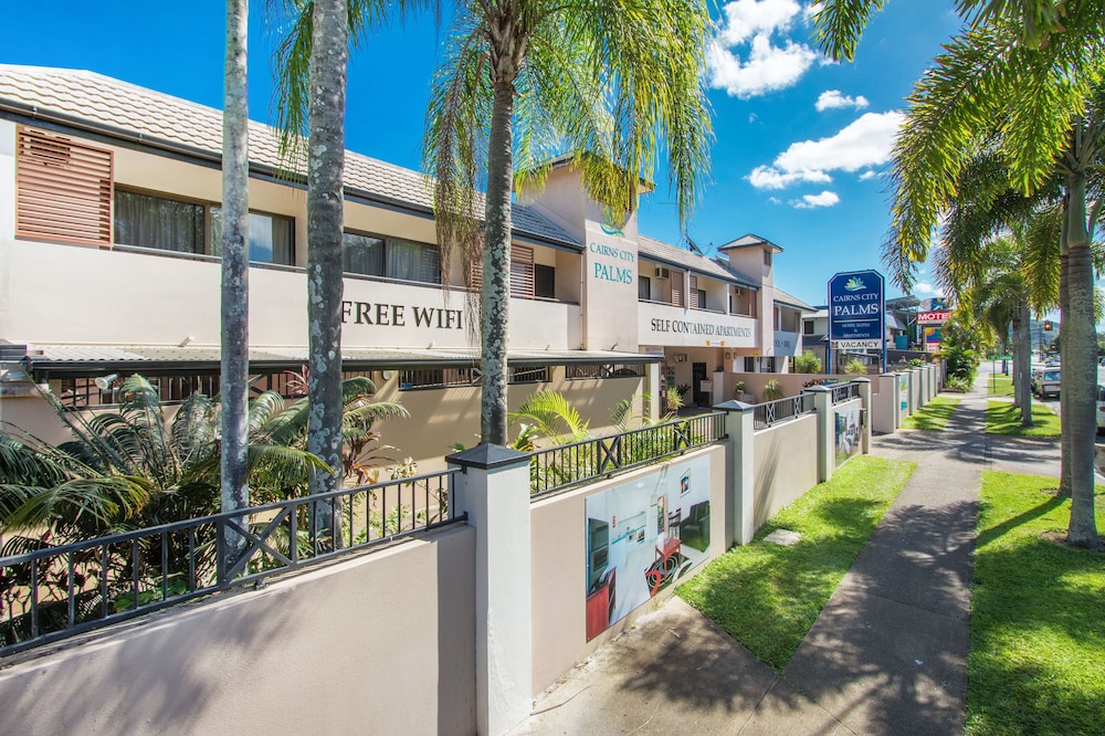 CAIRNS CITY PALMS 10/59