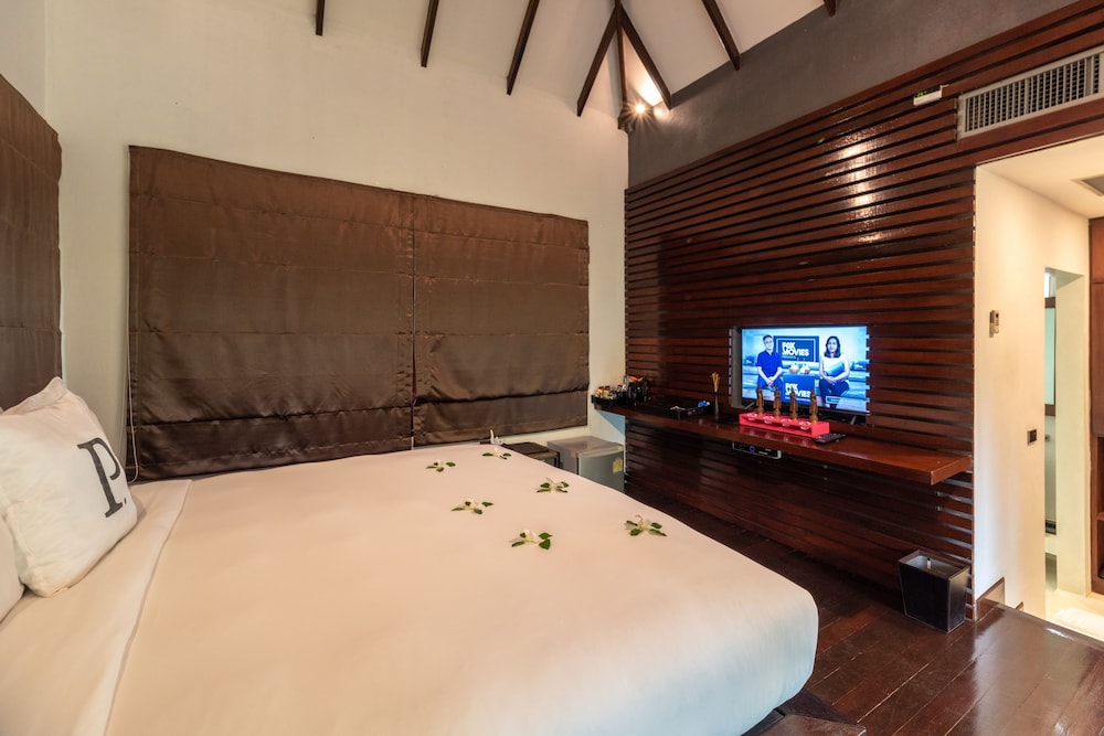 Zara Resort (ex The Privilege Hotel Ezra Royal Beach) 31/80