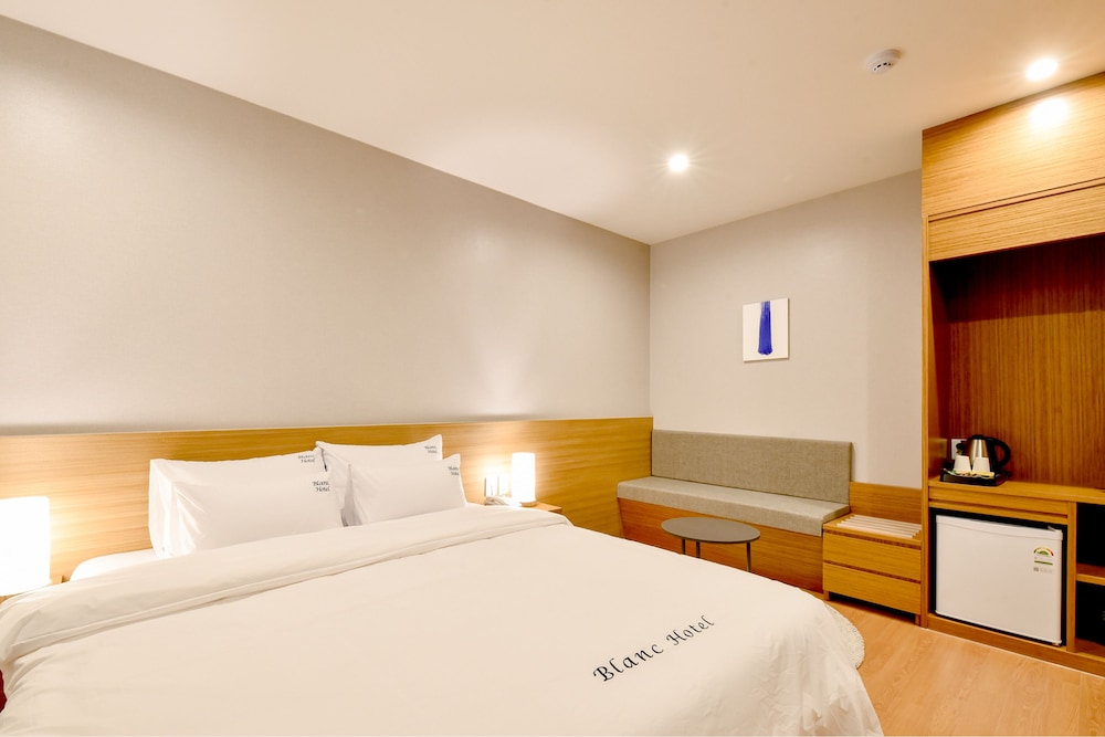 DELUXE, DOUBLE BED