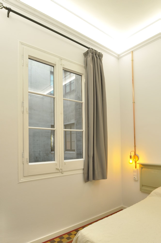 Hostal Girona 25/50