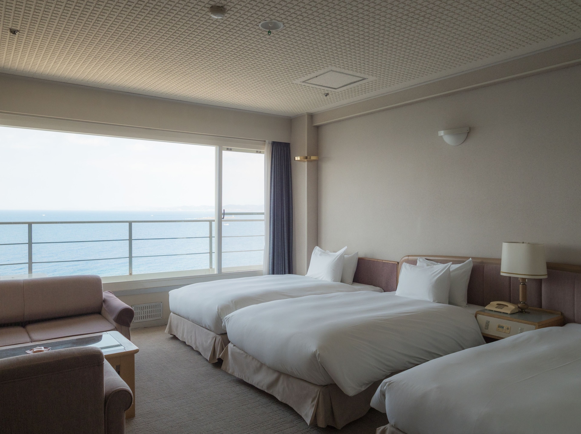 Moderate, Triple, 3 Beds, Ocean View, Sofa, Smoking