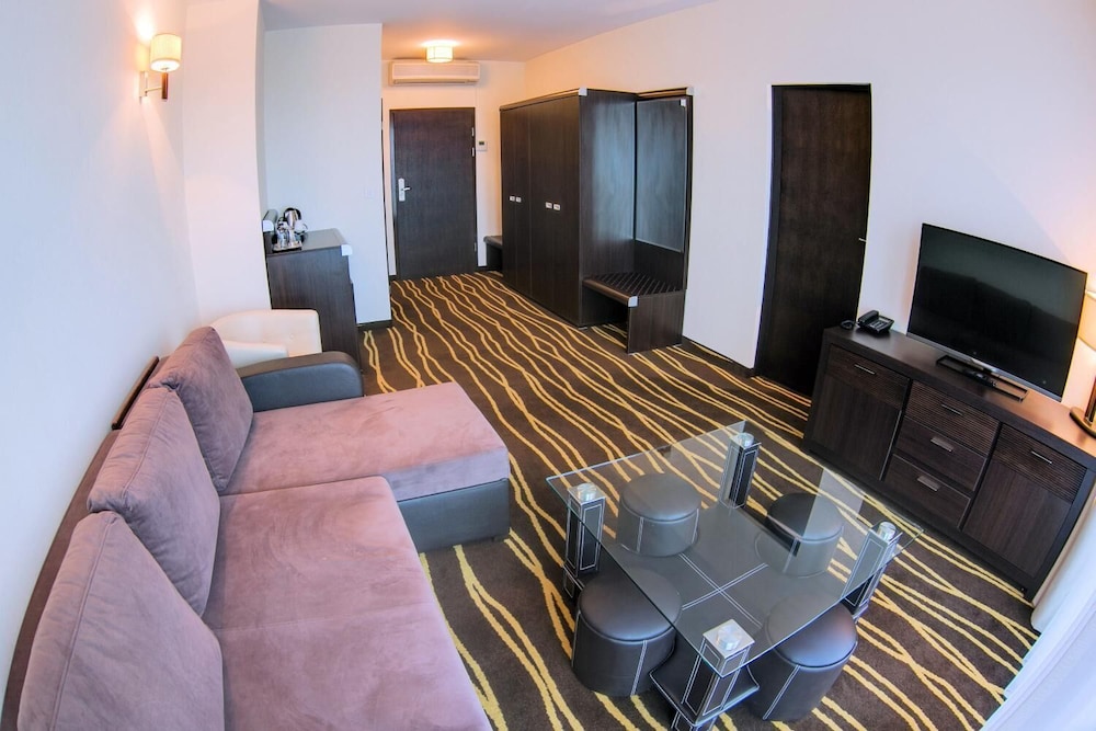 Business Faltom Hotel 36/56