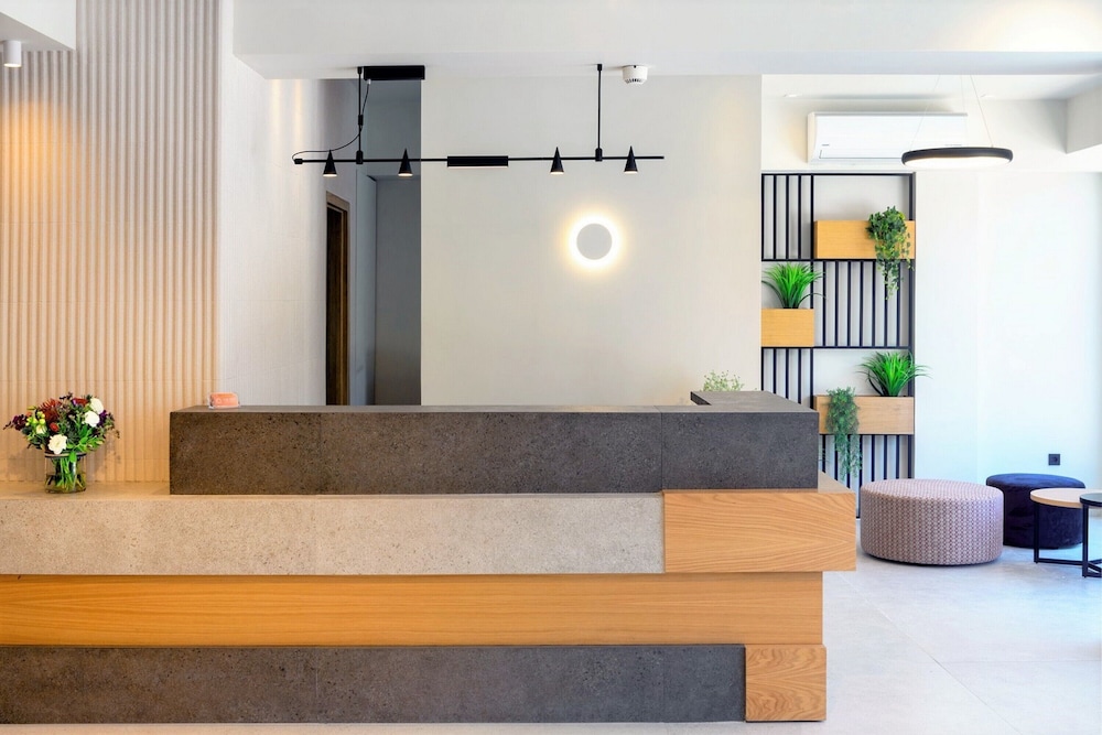 The City Hotel and Suites - Adults Only 8/61