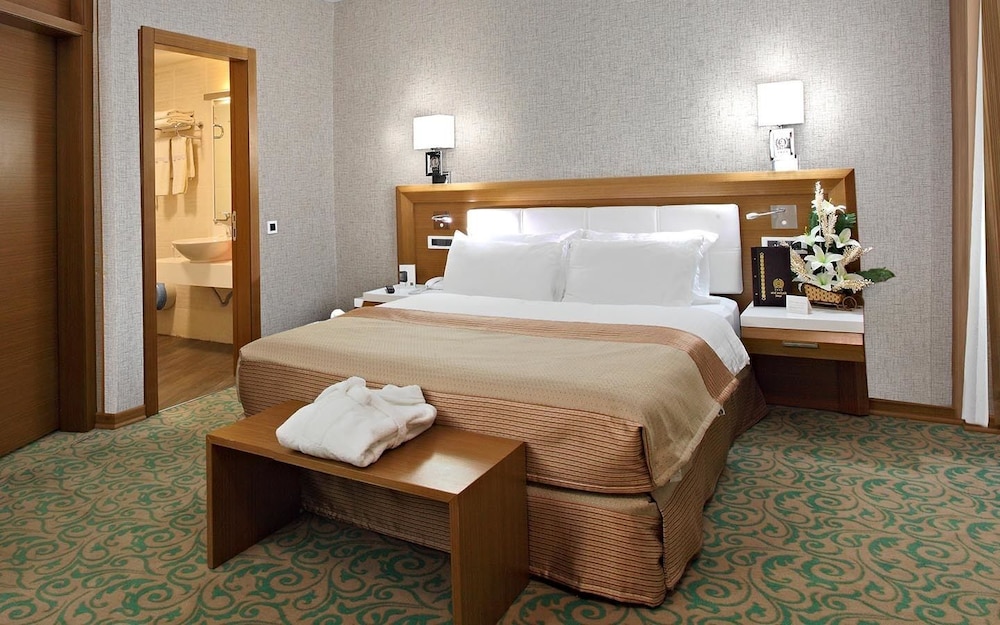 Selcuk Hotel Sems I Tebrizi 20/93