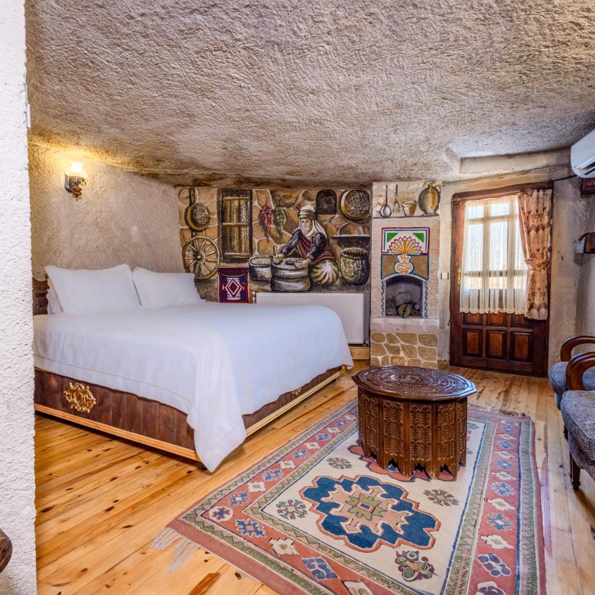 Room, Queen Bed, Balcony