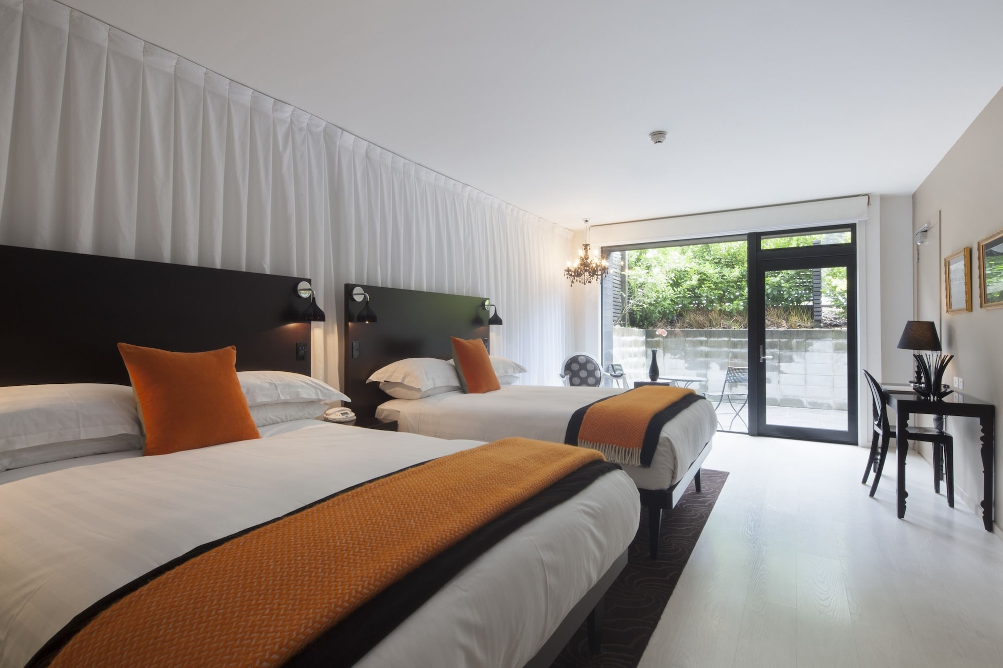 GONDOLA, TWIN BEDS