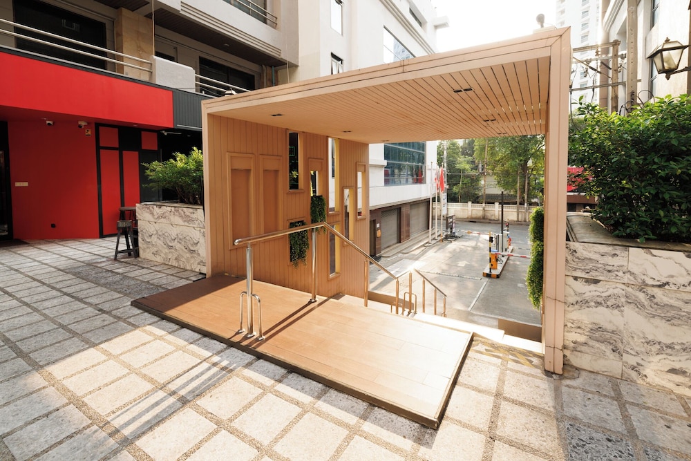 S33 Compact Sukhumvit Hotel 72/78