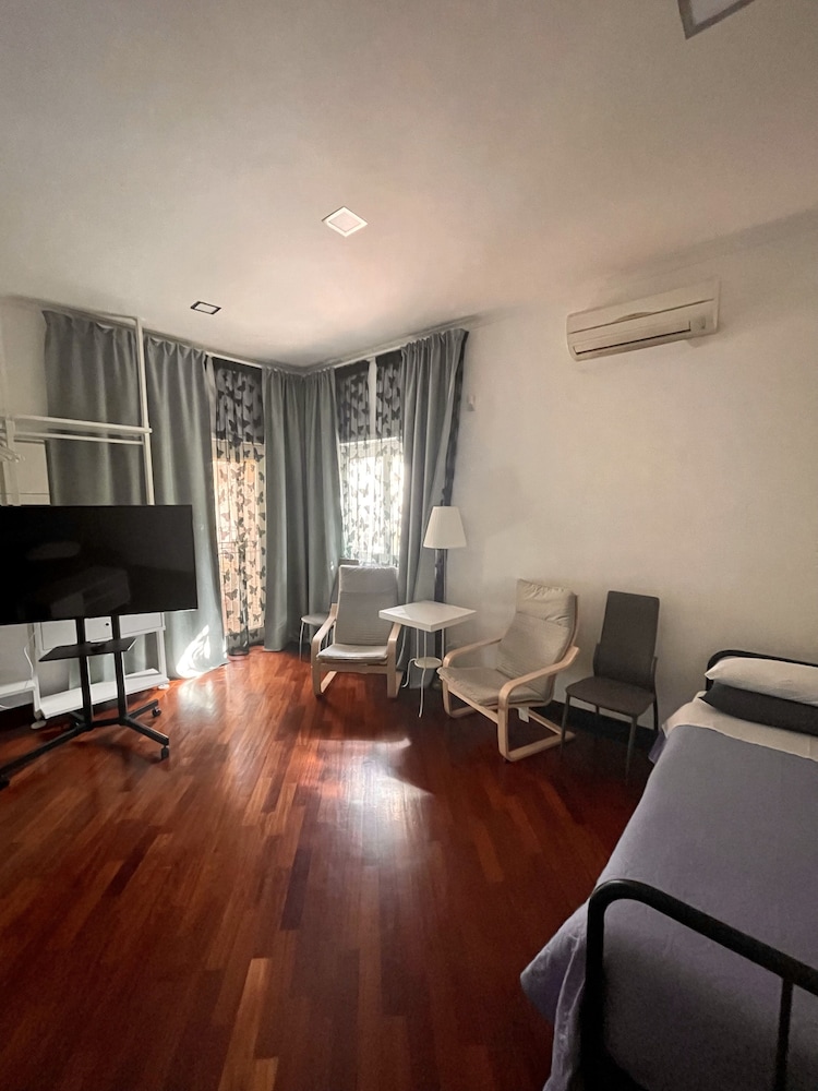 Garden Of Rome Guesthouse 12/23