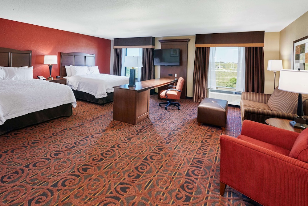 Hampton Inn and Suites Milwaukee Franklin 24/44
