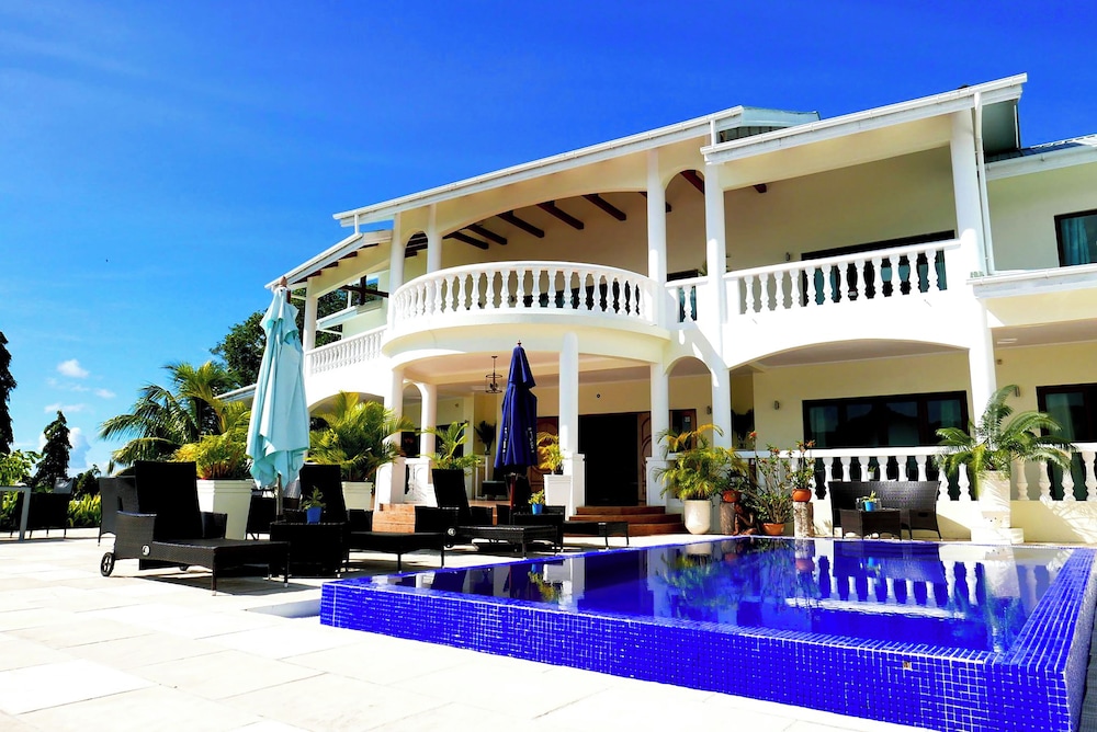 Petit Amour Villa 3/50
