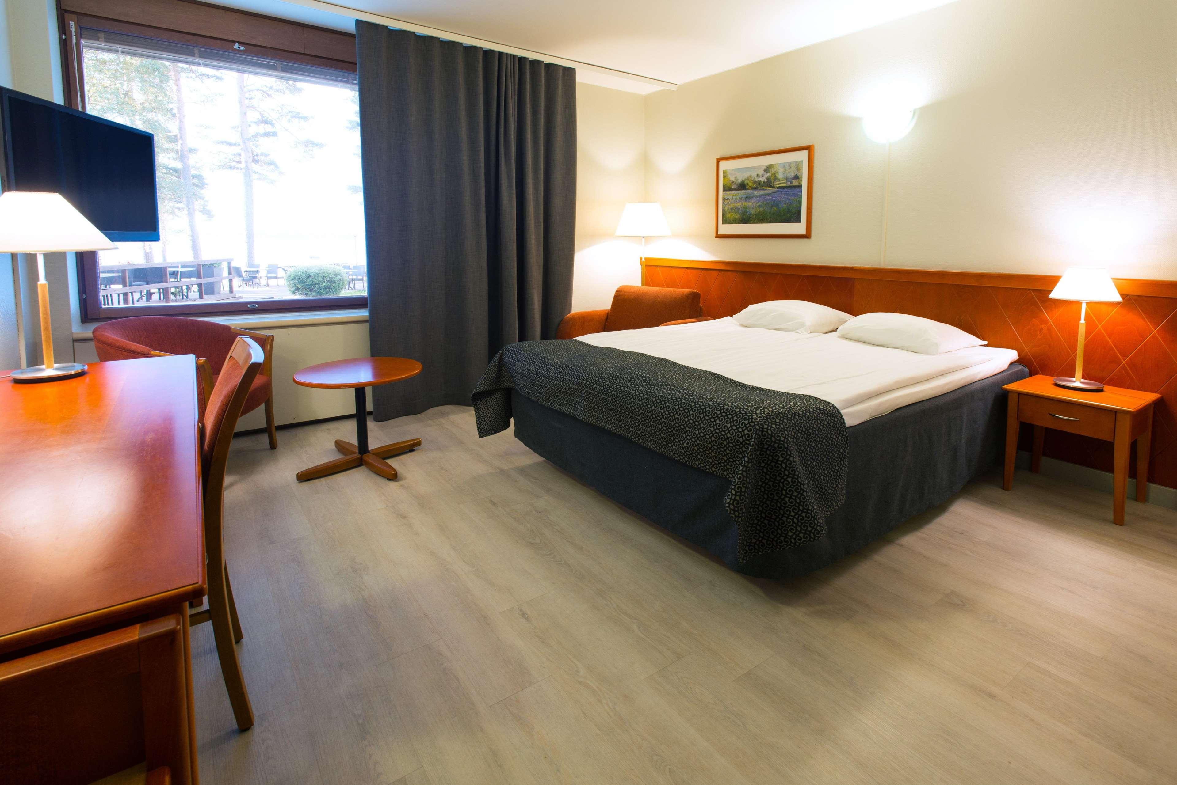 Standard, Queen Bed