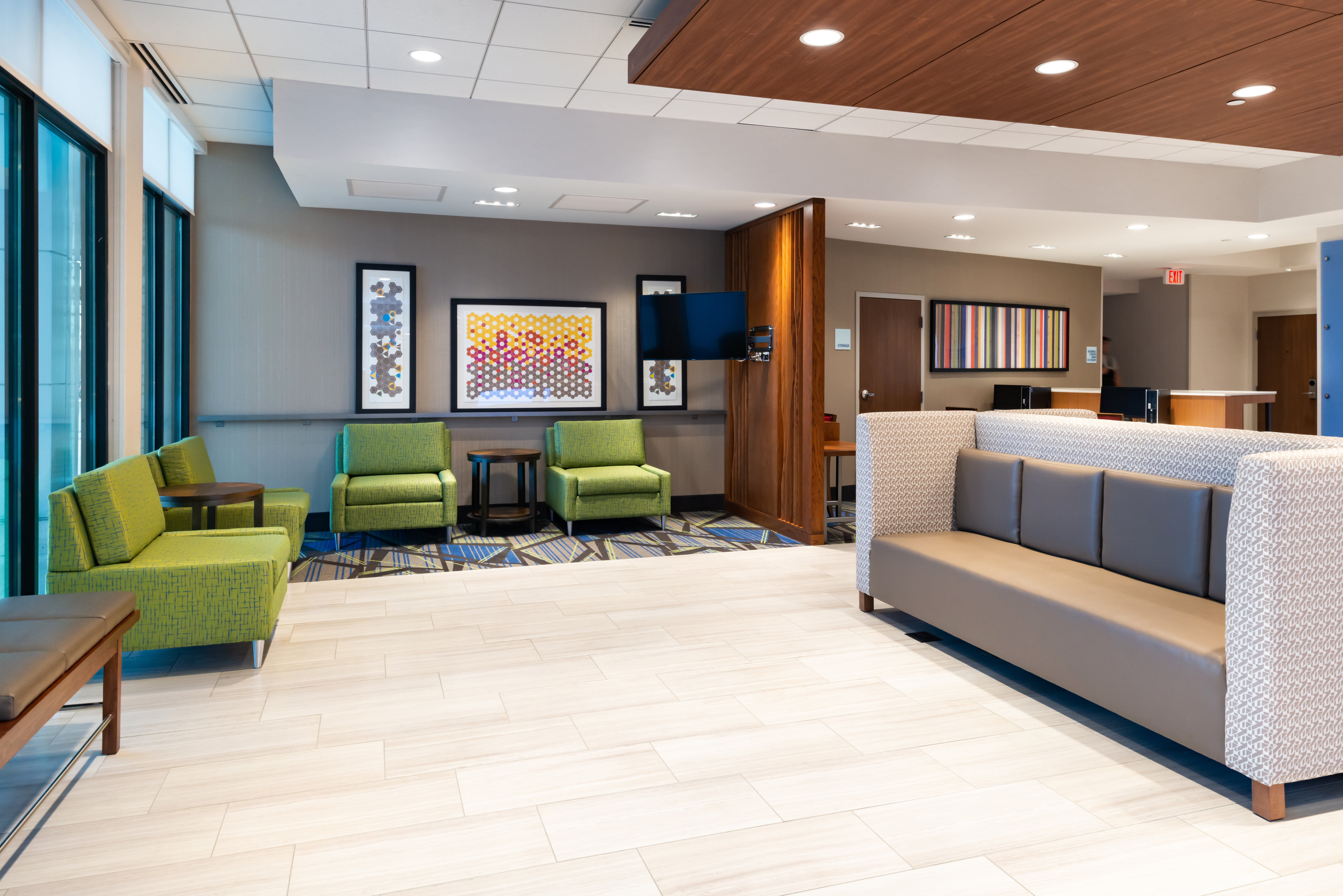 Holiday Inn Express & Suites Romeoville - Joliet North 43/68