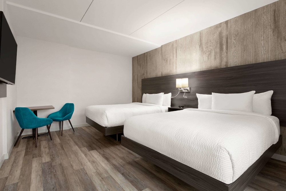 Efficiency, 2 Queen Beds