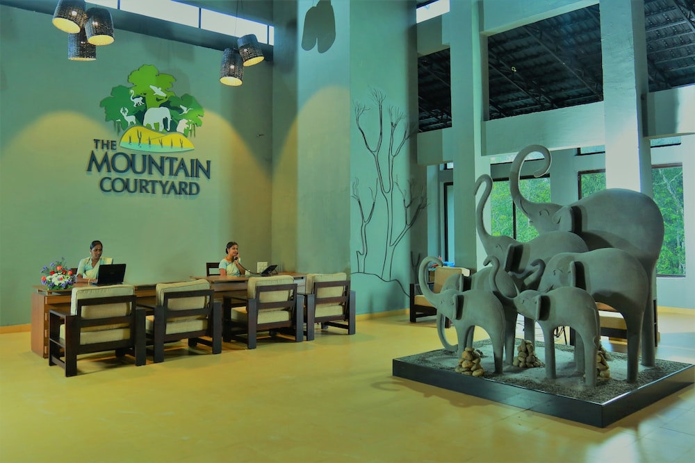 The Mountain Courtyard Thekady 12/29