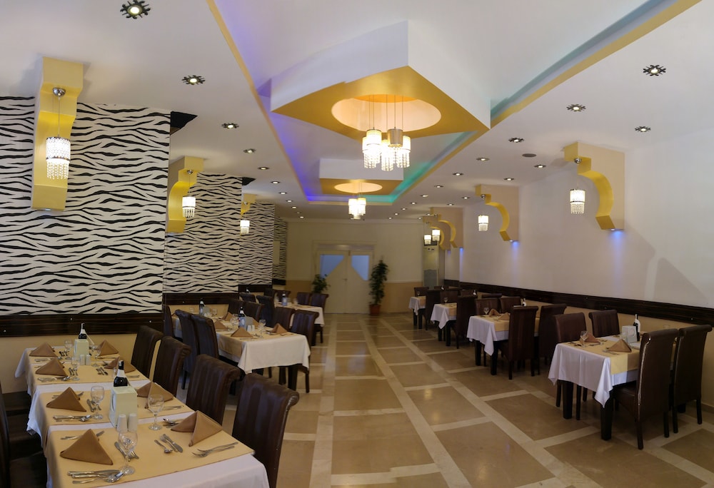 Monte Carlo Hotel 35/50