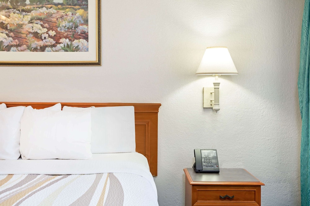 Baymont by Wyndham Fort Stockton 32/52