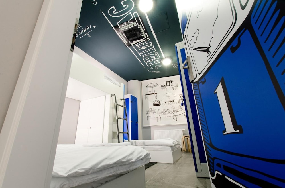 Main Square Hostel 21/40