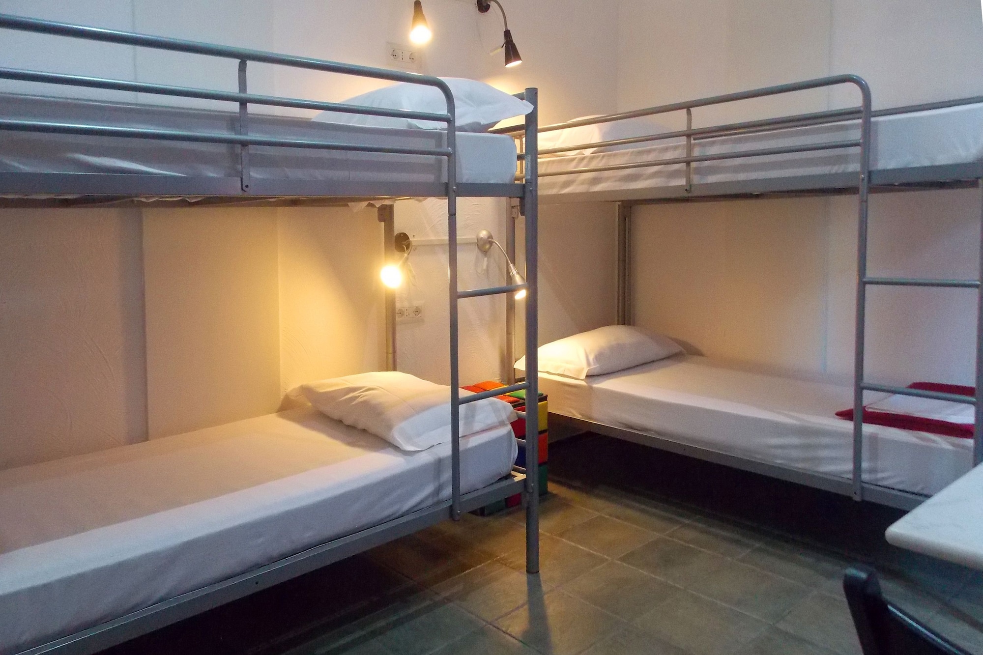 MIXED DORM, 6 BEDS
