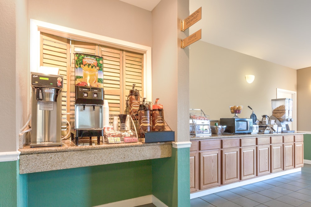 Super 8 By Wyndham Madison/Ridgeland Area 51/58