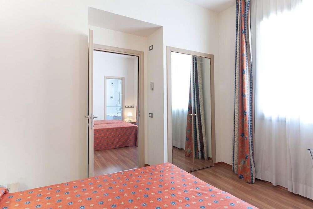 Hotel San Remo 8/63
