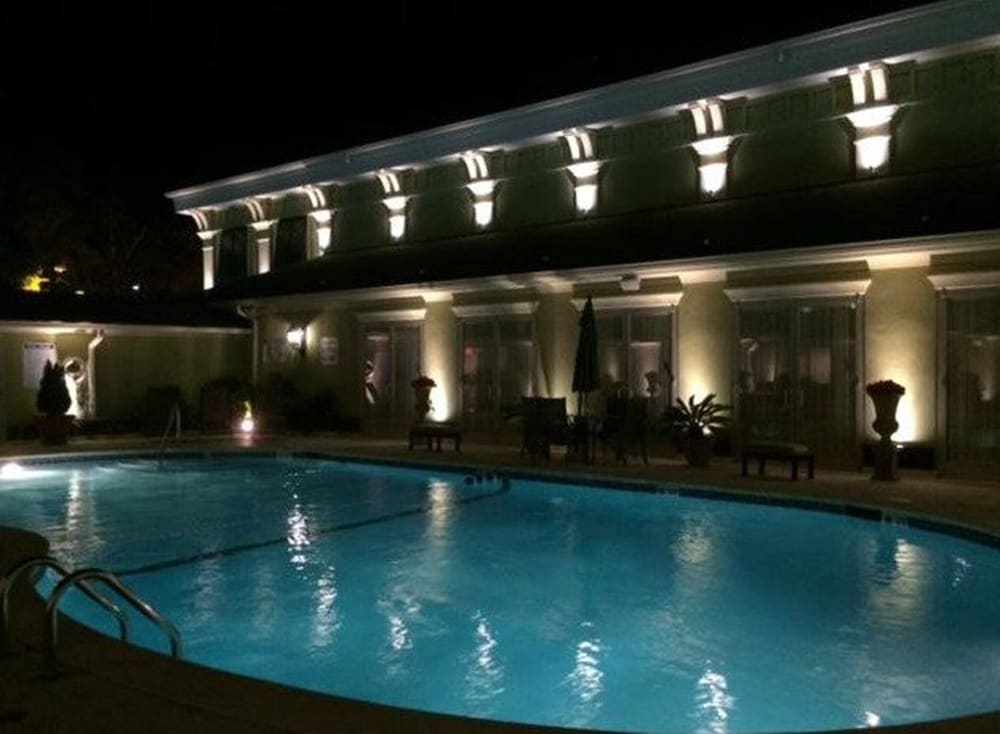 Town & Country Inn and Suites 6/36