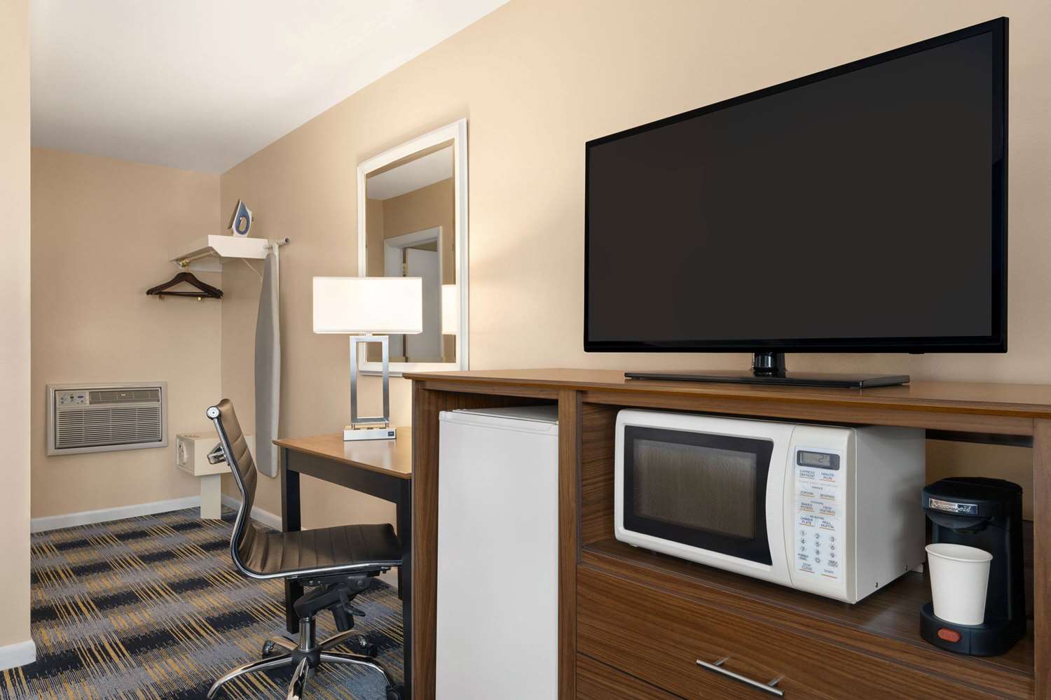 Days Inn by Wyndham Middletown/Newport Area 26/40
