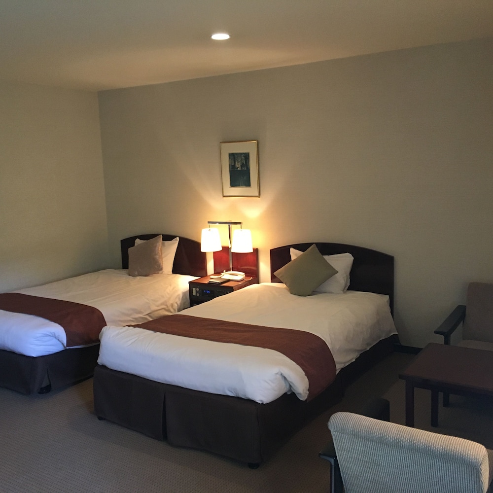 ROOM, TWIN BEDS