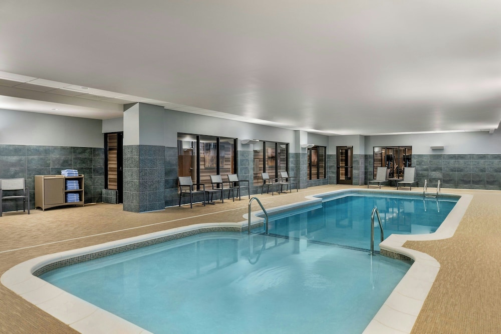 Courtyard by Marriott Milwaukee Brookfield at Poplar Creek 8/25