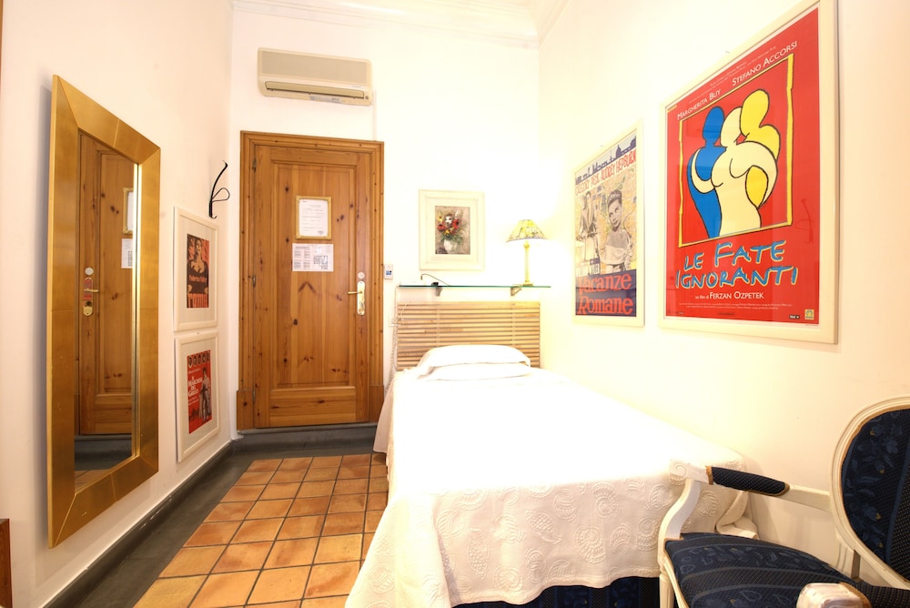 ROOM, SINGLE