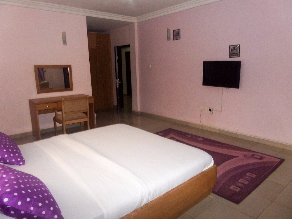 Junbic Apartment And Suites 9/22