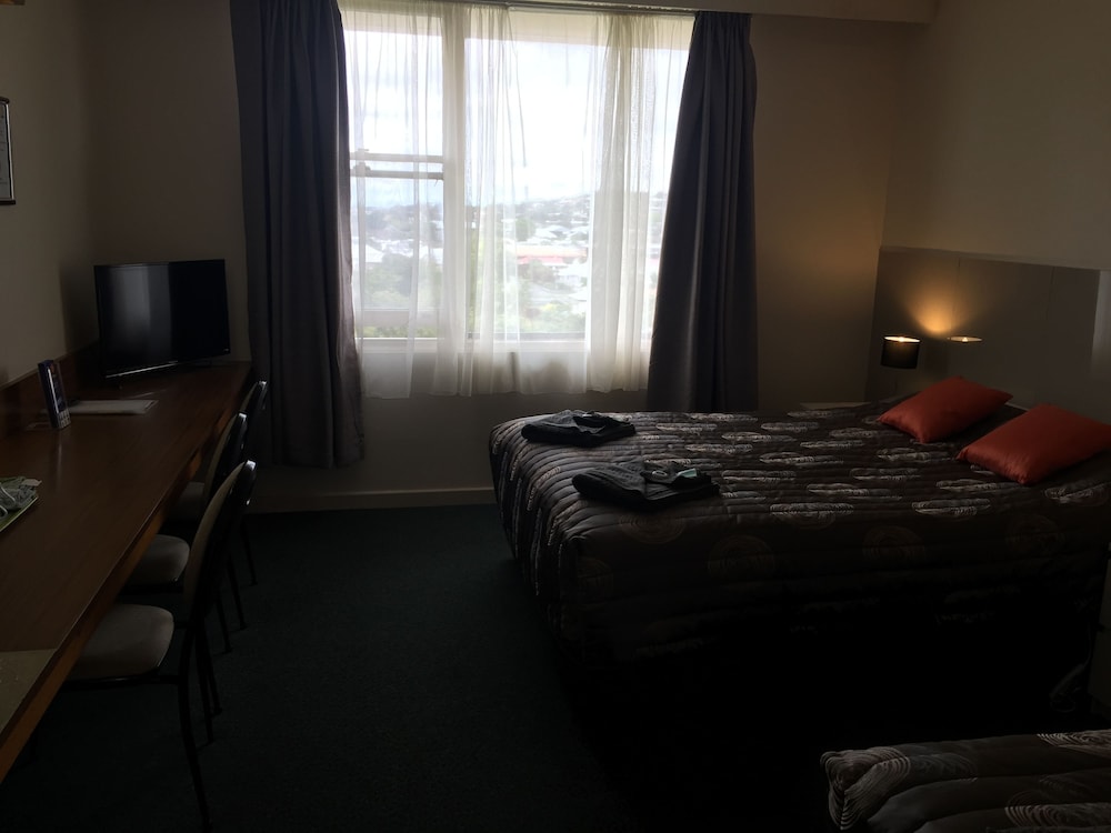 BLUE LAKE MOTEL 16/32