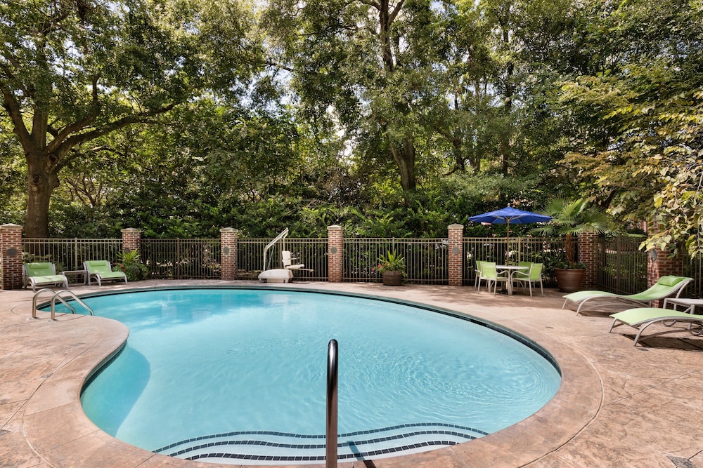 Holiday Inn Express & Suites Charleston - Mount Pleasant 20/37